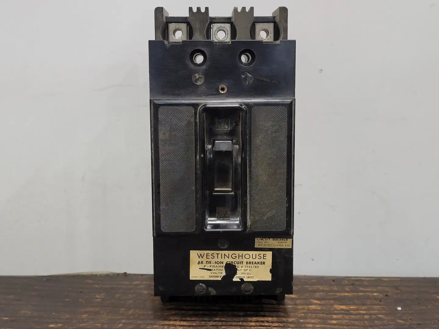 100 Amp 3 Pole 600 volts Circuit Breaker