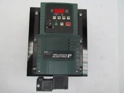 Reliance Electric 6MDDH-2P3202 AC Drive 0.75KW/1Hp 380-480VAC MD65 w/Heatsink