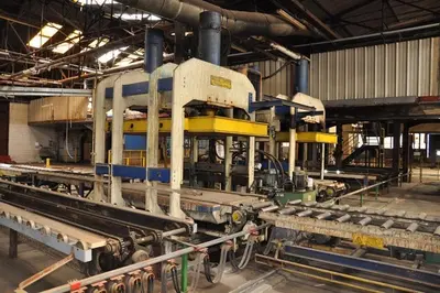 USED VALETTE PANEL PRESS 410 TON