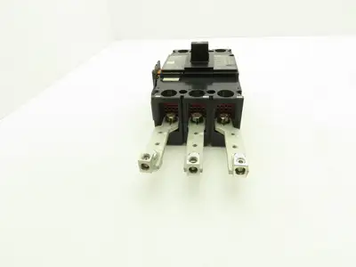 Fuji BU3KDG Circuit Breaker 300A Auto 480V 3 Pole With Through Door Operator