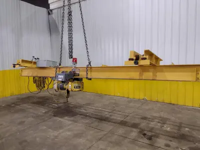 3 TON X 17’ F&G / LOAD LIFTER UNDER-SLUNG POWERED CRANE: STOCK #22971