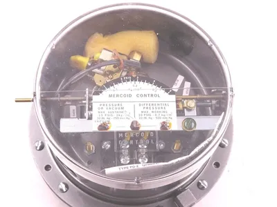 NEW DWYER MERCOID PR-2-P2 PRESSURE CONTROL