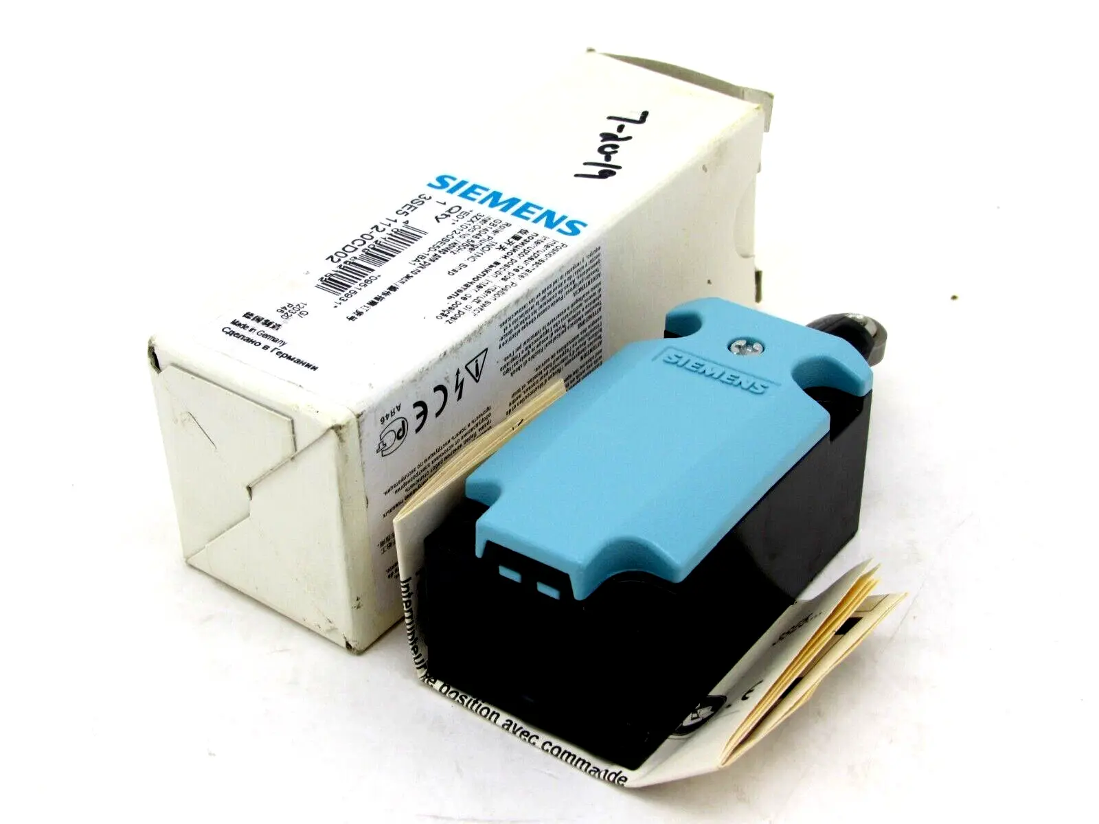 NEW SIEMENS 3SE5 112-0CD02 ROLLER PLUNGER 3SE5 1120CD02