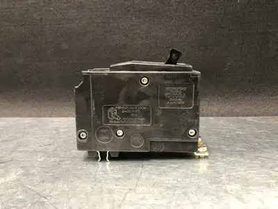 NEW SQUARE D QOB2100