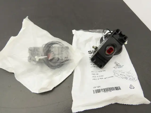 Sick ZL3-P1400S08P03 DEMATIC K0407-78AAC Photoelectric Sensor 10-30VDC Lot of 2