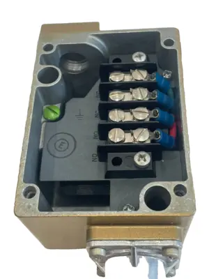 NEW BARKSDALE MT1H-T251 TEMPERATURE SWITCH MT1HT251