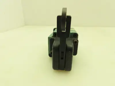 Aro 5232-05-3 Pneumatic Air Limit Switch Valve 3 Way Roller Arm 3/8" NPT