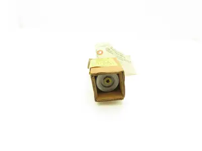 Johnson Controls V-3752-6007 1/2" Steam Union Angle Valve 3-6 PSI *READ*