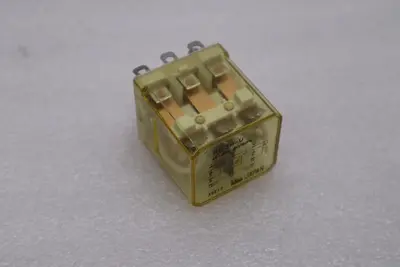 LOT OF 4 -- NEW OPEN BOX  IDEC RH4B-U Power Relay 220VAC STK H1528A