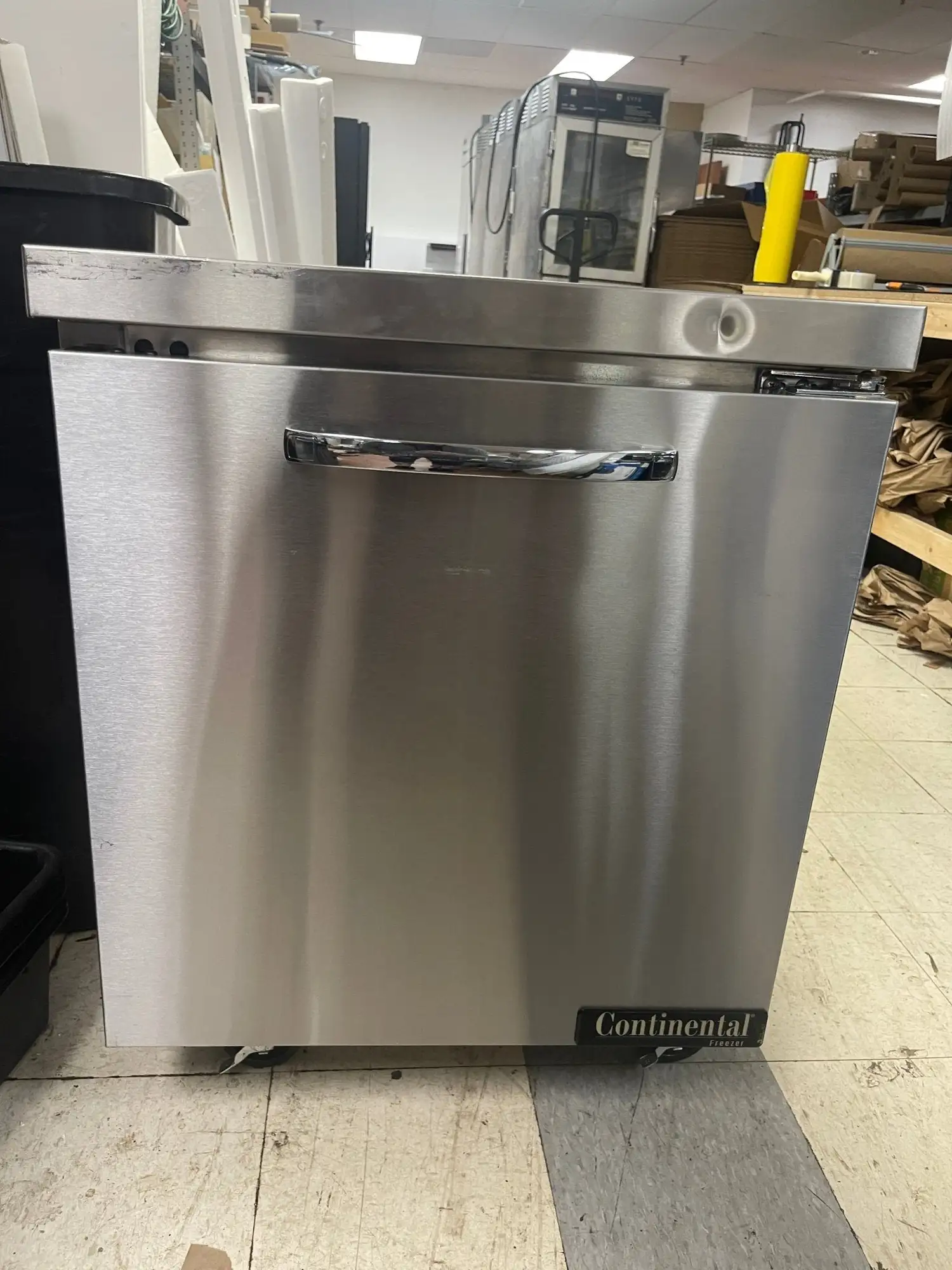 Used Continental Used 27" Continental SWF27N Single Door Worktop Freezer 115V - WO1 Worktop Freezers Illinois US | Falcon Restaurant Supply #1375327