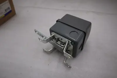 SCHNEIDER ELECTRIC 9036GG2 Square D 9036 Open Tank Float Switch STK GF485