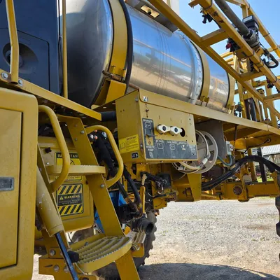 2005 AG-CHEM ROGATOR 1064 SPRAYER SELF PROPELLED | Iron Listing (18)
