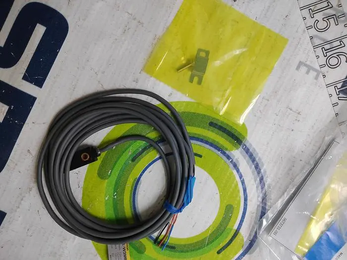 NEW OMRON TL-W3MB2