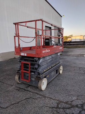 USED 2014 Skyjack SJ4632