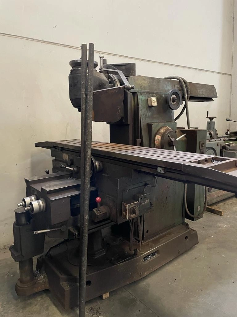 CORREA Universal Mill, good working condition