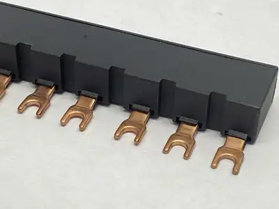 USED SIEMENS BUSBAR 3-PHASE 600VAC 65A
