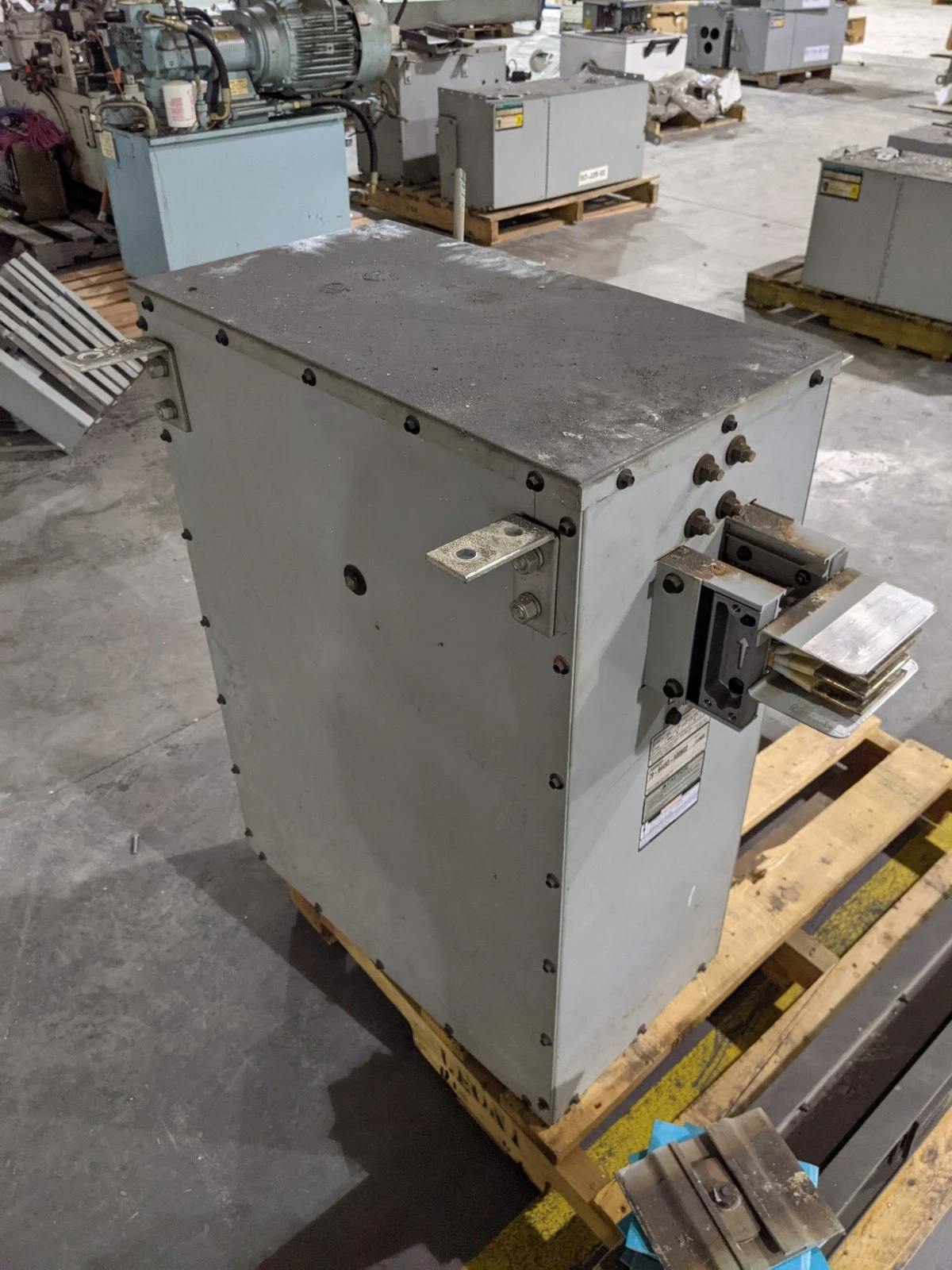 1200 Amp Siemens SX312C20ETHS-HORIZ Bus End Tap Box