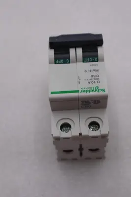 SCHNEIDER ELECTRIC GG004D001 CIRCUIT BREAKER 10A 240VAC STOCK #K-2326