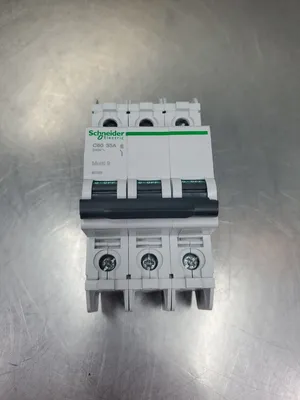 Schneider Electric 60183 MULTI 9 (C60 35A) Circuit Breaker, 3-Pole 35A. 4A-33/2