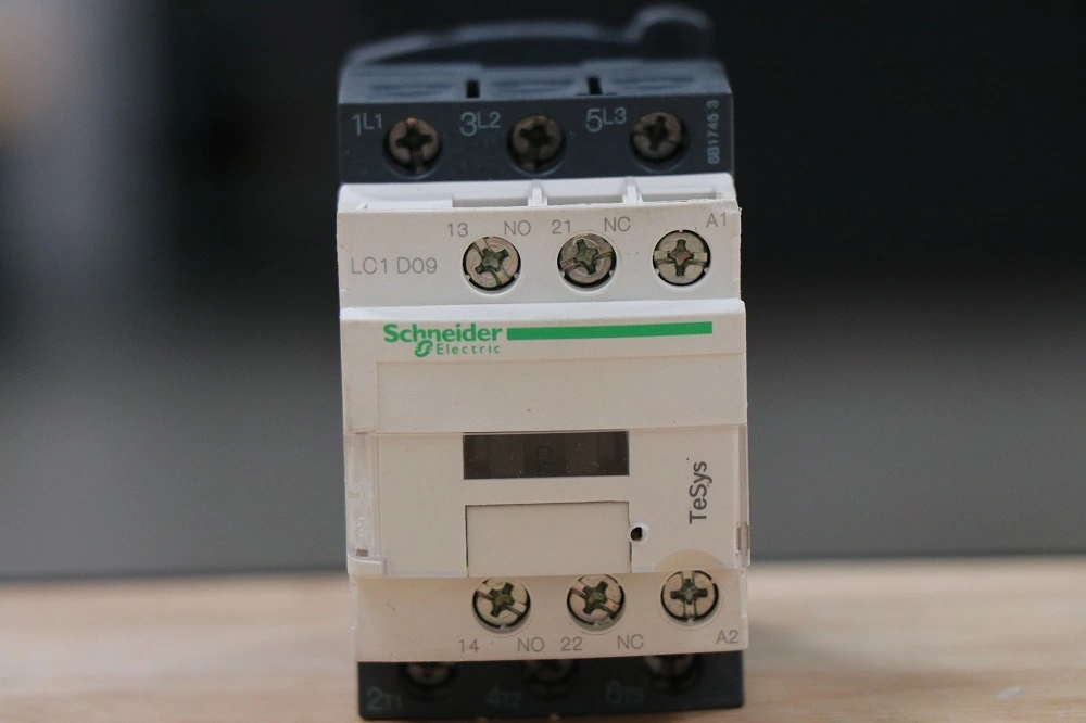 Thompson Machinery Contactor 4kW 9A  @24VAC 50/60Hz