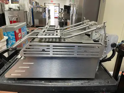 Used Star Used Star Pro-Max Split Lid 14" Two Sided Panini Press Grill 120V Sandwich Machines Illinois US | Falcon Restaurant Supply #1376168
