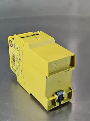 PILZ PN0Z X3P Safety relay 24VDC (BIN351)