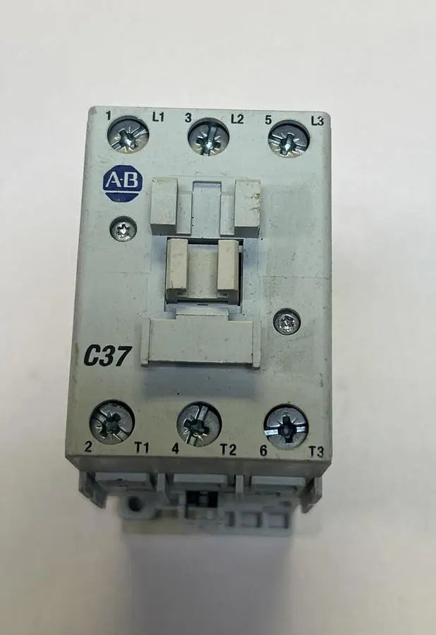 USED ALLEN-BRADLEY 100-C3700