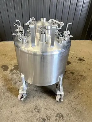 Used LEE INDUSTRIES 250 LDBT Stainless Steel Tanks Quebec CA | Carter-Wilson Equipment Services #451009
