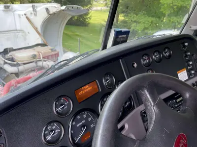 USED 2011 PETERBILT 367
