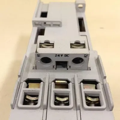 USED ALLEN BRADLEY 100-C37Z.00 SER B