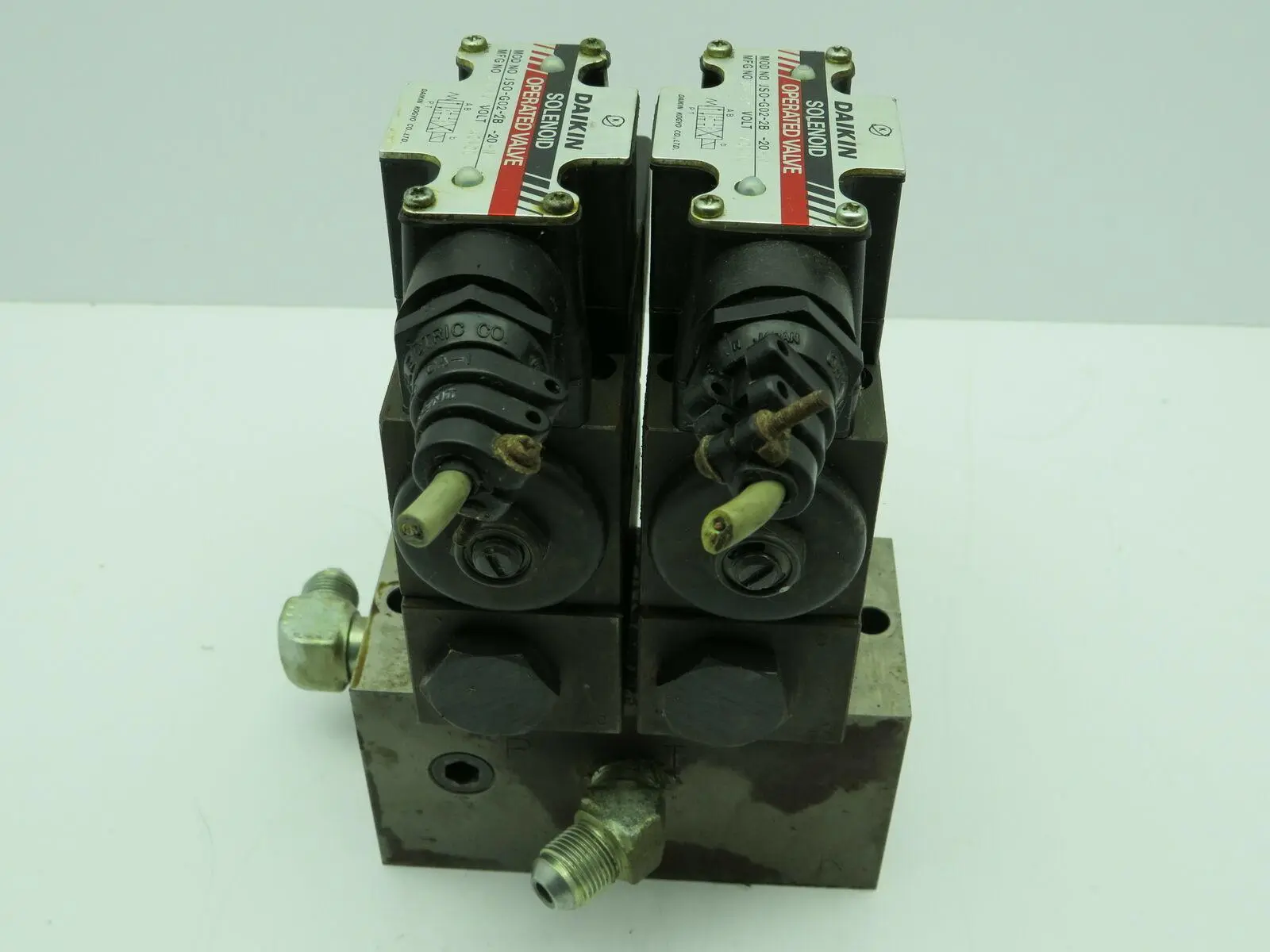 Daikin JSO-G02-2BA-20-N Solenoid Valve 100VAC W/MC-02P-05-10 Check Valve