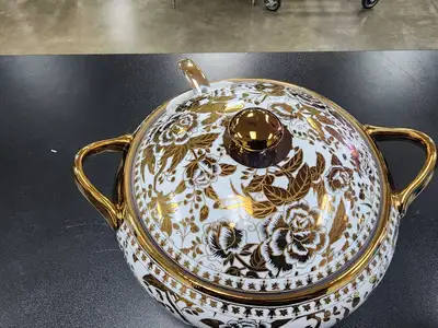 Used Isaac Peoria Used Fine Porcelain set gold plated C IP Restaurant Equipment (Miscellaneous) Illinois US | Falcon Restaurant Supply #1376699