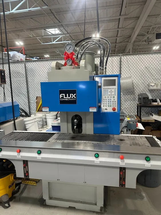 Used DONGGUAN JIE YANG MACHINERY JY-550C-DM Injection Molding Machines Texas US | Flux Connectivity #226767