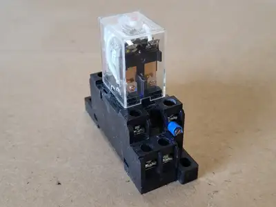 USED OMRON LY2N