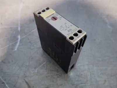 USED SIEMENS 7PU57 200AJ20