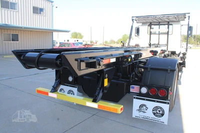 New | in-Stock 2025 MACK MD6 Rolloff Trucks Texas US | Roll Off Truck World #1491916