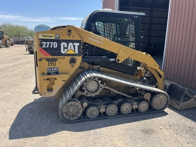 USED 2015 CAT 277D