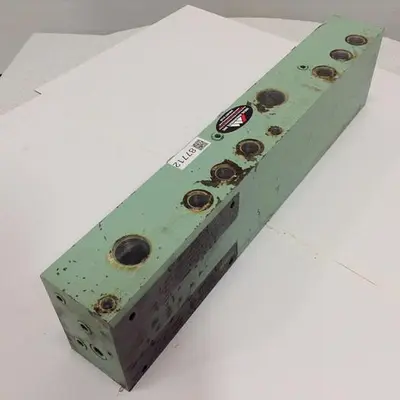 USED PARKER MANIFOLD712