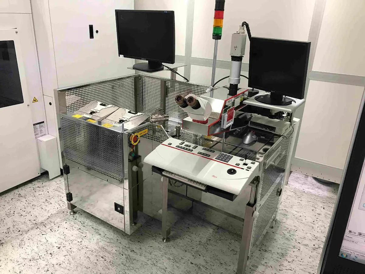 USED 2001 LEICA INS 3000