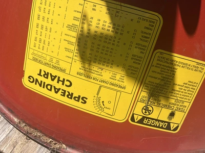 USED COSMO 500 FERTILIZER SPREADER