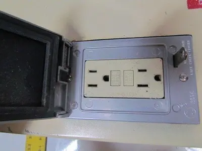 Daykin GPFS-01 G Enclosed Transformer Disconnect 2000VA 480V Pri 120V Sec 1PH