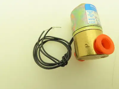 Honeywell Skinner 3138BBN1JN00 Solenoid Valve 3-Way NO 24VDC 80 PSI 1/8" NPT