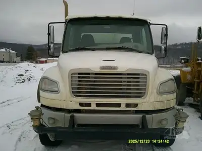 Used 2019 FREIGHTLINER BUSINESS CLASS M2 106 Reefer Trucks New York US | Beck Equipment #1509306