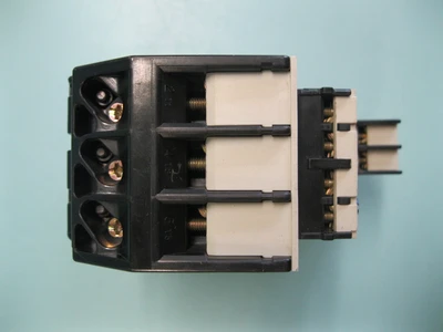 USED Telemecanique LA1 D3201
