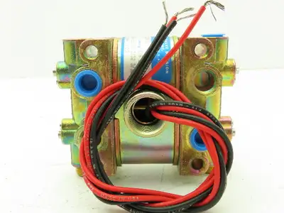 Honeywell Skinner V9LCUFX1 Solenoid Valve 4-Way NC/NO 120V 50 PSI 1/4" NPT