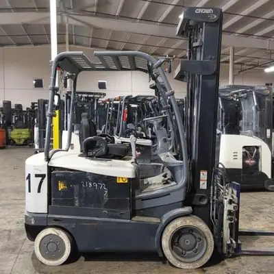 USED 2019 CROWN FC5225-60