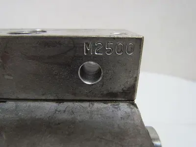 Farval M2500 4-Section Divider Valve Manifold Assembly M2500-20T, 10T, 10S