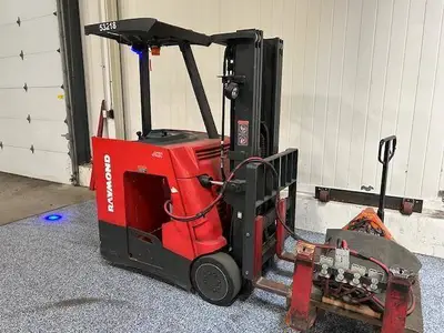 Used 2015 RAYMOND 415C35TT 3-Wheel Stand up Electric Counterbalance Forklifts Illinois US | Somerset Equipment Sales #1546256