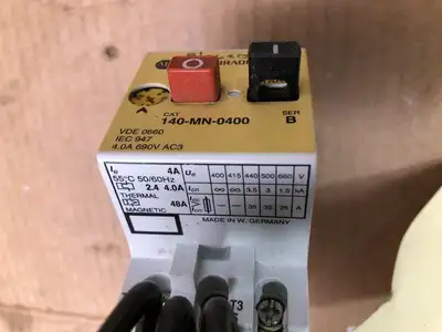 Allen-Bradley 100-A09ND3 Series B Contactor 9A w/ 140-MN-0400 Starter