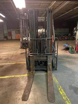 USED TOYOTA 52-6FGCU35-BCS 7,000 LB BOXCAR TYPE PROPANE FORK-LIFT